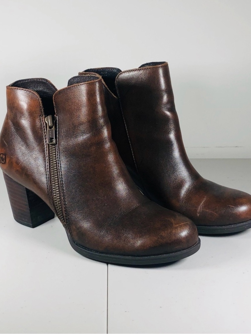 Bjorn Jeana Ankle Boots DIstressed Leather womens size 7